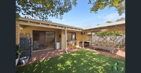 Exceptionally Renovated Low Maintenance Villa - CUSTOM SHORT LEASE TERM** - Photo 5