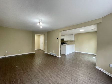 For Lease - 220 Pastern Trail, Waterloo, Ontario - Photo 4