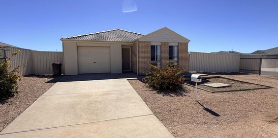 Family home close to CBD - Photo 3