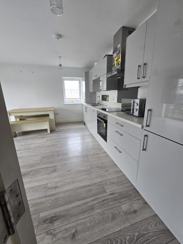 3 Bed Flat, Parker St, E16 - Photo 4