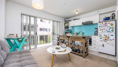 Downtown Sophistication - Photo 3