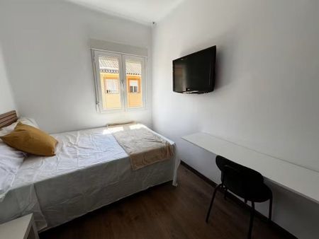 Calle de los Sagrados Corazones, Madrid, Community of Madrid 28011 - Photo 3