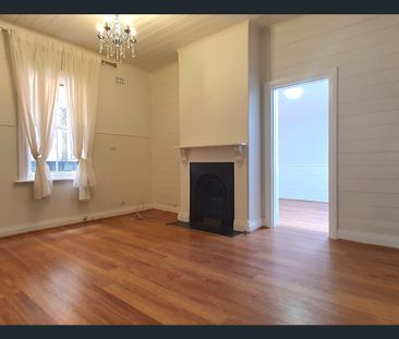 3 bedroom house with large backyard - Photo 1