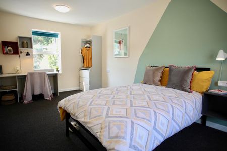 8 bedroom house of multiple occupation to rent - Photo 4