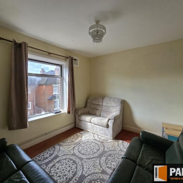 3 bedroom flat to rent - Photo 1