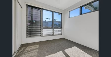 Stylish, Low-Maintenance Living in Prime Mountain Creek Location (6 months only lease) - Photo 5