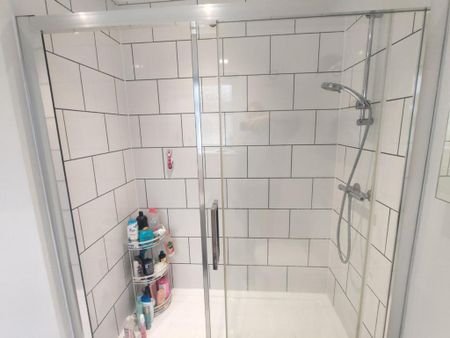 7 bedroom detached house to rent - Photo 5