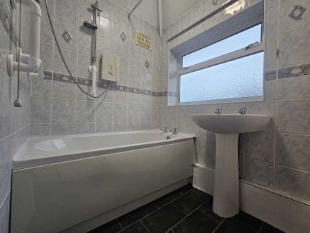 Banners Gate Road, Sutton Coldfield - Photo 2