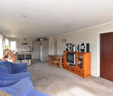 Central Richmond Family Home. - Photo 4