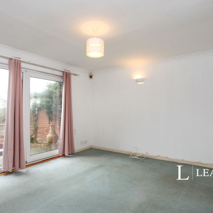 3 bedroom house to rent Pine Ridge, Tonbridge, TN10 - Photo 1