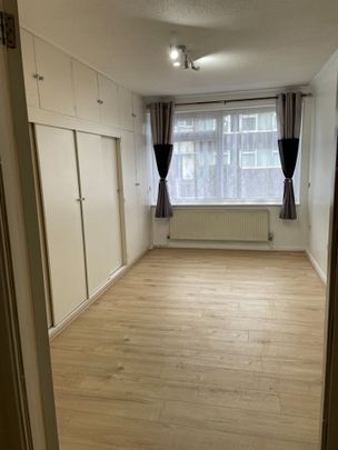 2 Bed Flat, Barton Meadows, IG6 - Photo 1