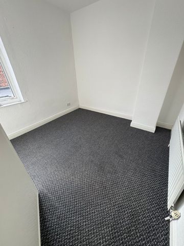 2 bed Terraced - To Let - Photo 3