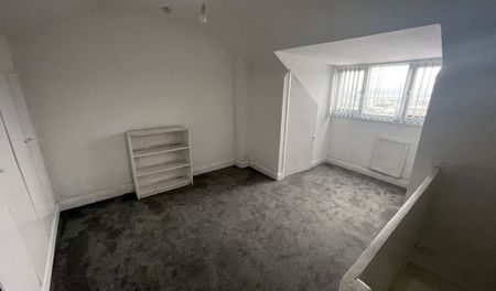 3 Bedroom House to Rent - Derbyshire Lane, Sheffield, S8 - Photo 4