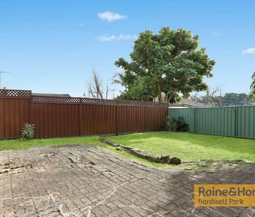 Spacious Home in Convenient Turrella Location - Photo 3