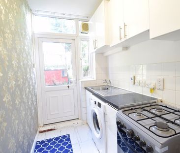 Room in a Shared House, Westway, W12 - Photo 4