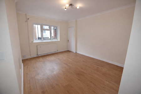 2 bedroom semi-detached house to rent - Photo 2