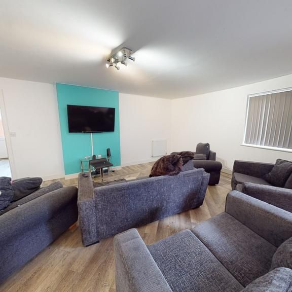 6 bedroom terraced house to rent - Photo 1