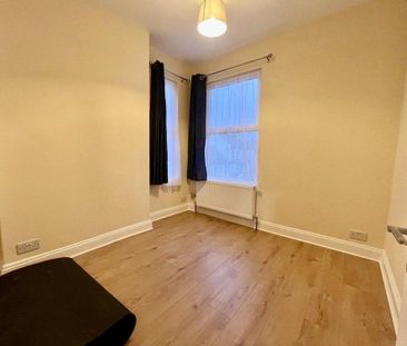 3 bedroom maisonette to rent - Photo 2