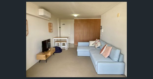 Furnished Appartment with Car Parking & Water Included - Photo 1