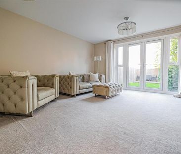 3 bedroom semi-detached house to rent - Photo 2