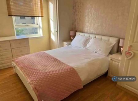 3 bedroom flat to rent - Photo 5