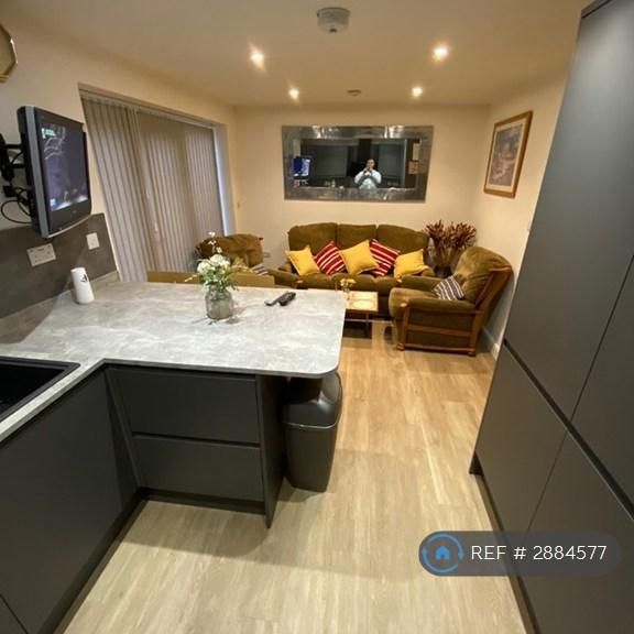 6 bedroom end of terrace house to rent - Photo 1