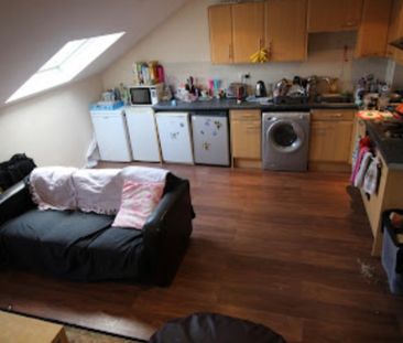 6 Bed - Flats 7&8, 71 Cardigan Road, Hyde Park, Leeds - LS6 1EB - S... - Photo 2