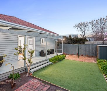 17 Mavho St, Bentleigh VIC 3204 - House For Rent | Domain - Photo 4
