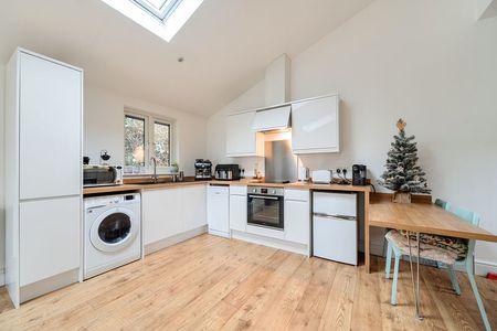 Churt Road, Churt, Farnham, Surrey, GU10 - Photo 4