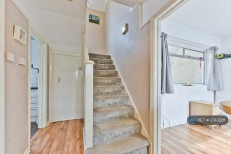 1 bedroom in a house share to rent - Photo 5