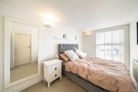 Broadway Lofts, London, SW17 - Photo 3