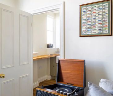 1 Bed Flat, Chepstow Crescent, W11 - Photo 2