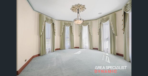 Elegant Victorian Family Home on a Corner Allotment - Photo 1