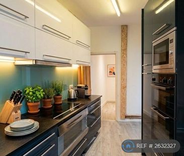 4 bedroom end of terrace house to rent - Photo 6