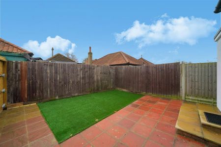 2 bedroom detached bungalow to rent - Photo 4