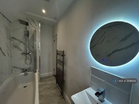 2 bedroom end of terrace house to rent - Photo 2