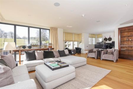 6 bedroom detached house to rent - Photo 2