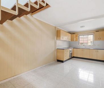 2 BEDROOMS TOWNHOUSE IN TOWN - Photo 1