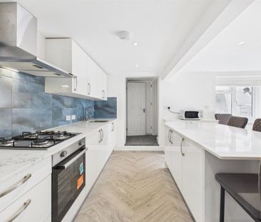5 bedroom end of terrace house to rent - Photo 6