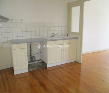 Location Appartement 3 pièces 78 m2 à Saint-Jean-d'Angély - Photo 2