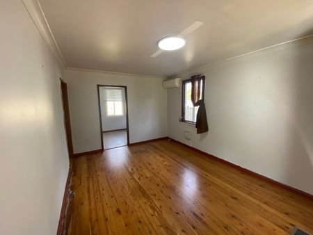 Home For Rent - Photo 3