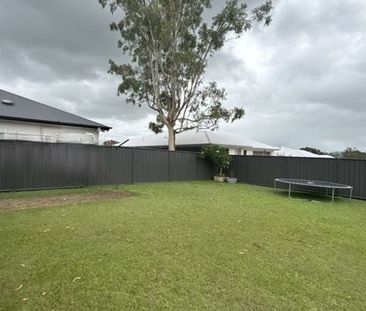 Lovely Brick & Tile Home - Photo 3