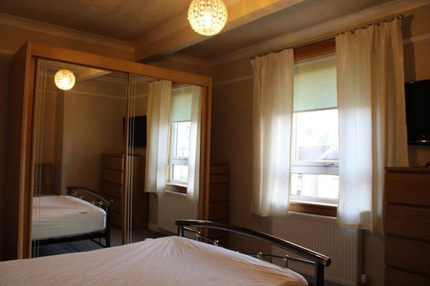 2 bed flat for rent in Priestfield - Photo 1