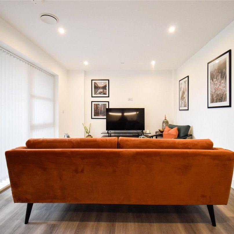 A beautiful 2 bedroom apartment for rent in Cambridge at this stylish development situated within a mile of the City Centre. Phone entry system. Undercroft parking. Furnished. - Photo 1