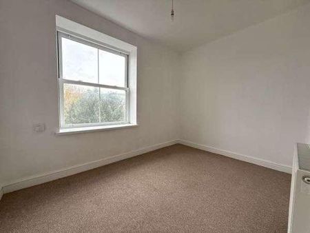 Top Floor Flat, Morgan Street, Tredegar, NP22 - Photo 2