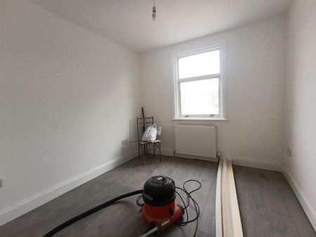 4 bedroom terraced house to rent - Photo 3