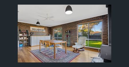 Spacious Family Home with Flexible Floorplan! - Photo 2