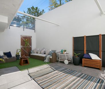 Amazing Private Courtyard - Available Again After Long Term Lease Expiry - Photo 1