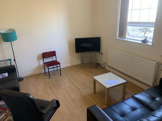 3 bedroom flat to rent - Photo 1