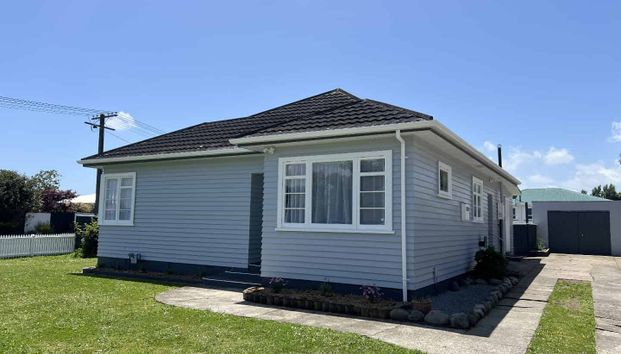 Three Bedrooms on Kings Drive - Photo 1